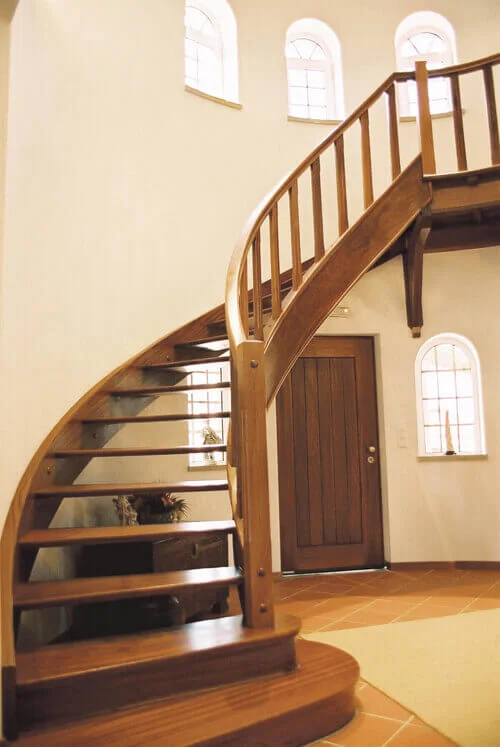 Escada de Madeira Ciruclar