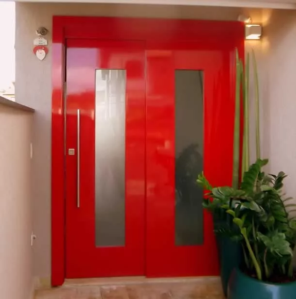 Porta Laqueada Vermelha