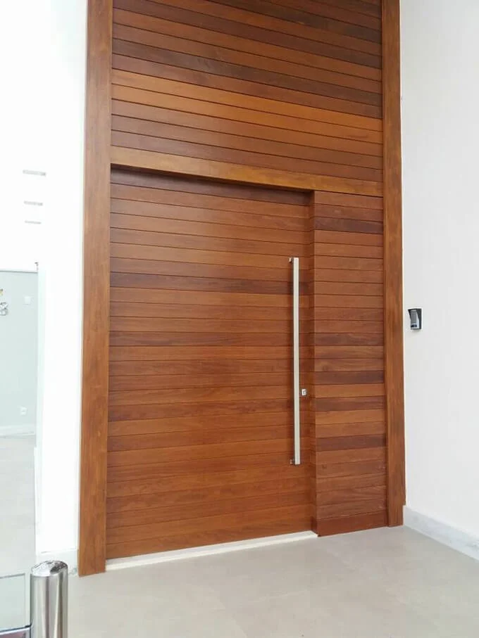 Porta Com Painel Superior e Lateral