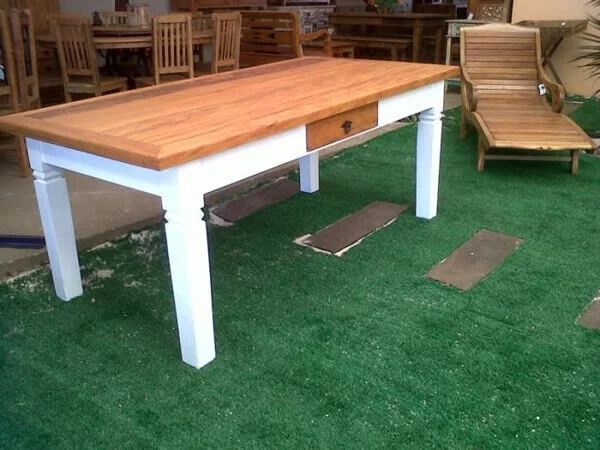 Mesa de Madeira Colorida