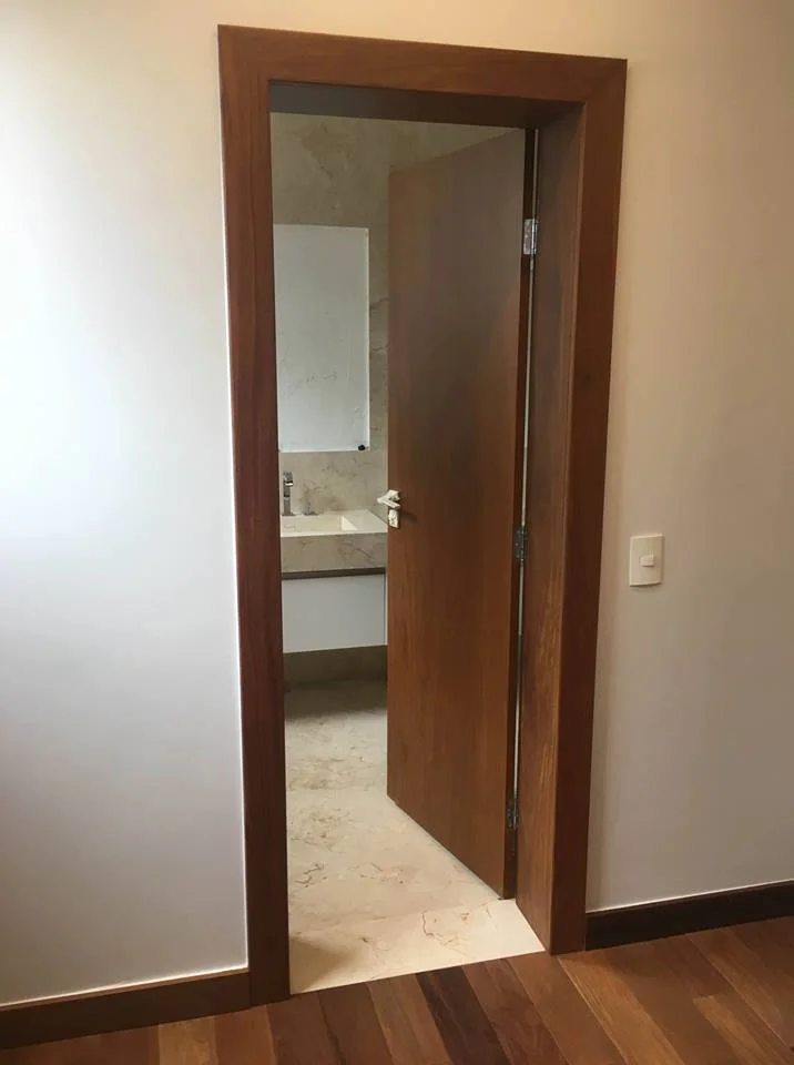 Porta de Abrir no Banheiro