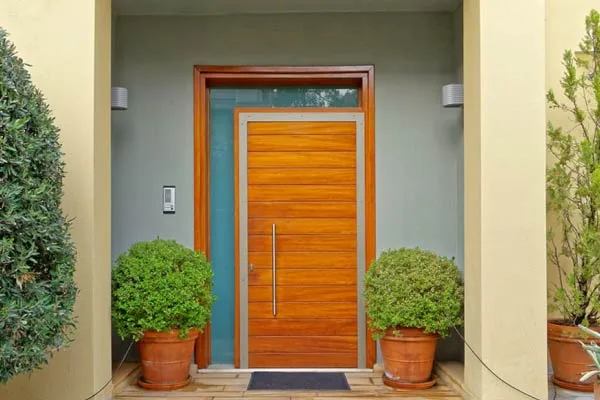 Porta de Entrada com Vidro Lateral