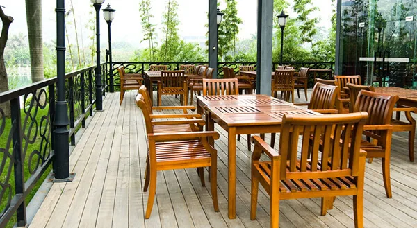 Mesa e Cadeiras de Cedro