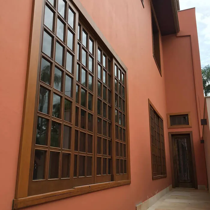 Janela de Madeira Vidro Quadriculado
