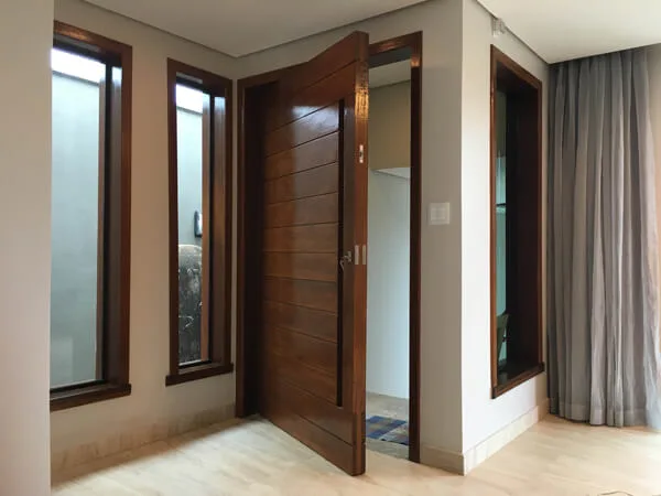 Janela Pivotante na Sala