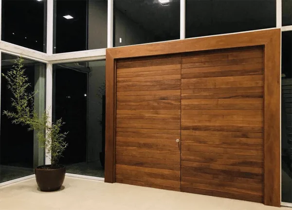 Porta Grande de Madeira Com 2 Folhas