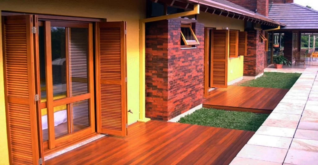 Porta Balcão Vidro e Veneziana